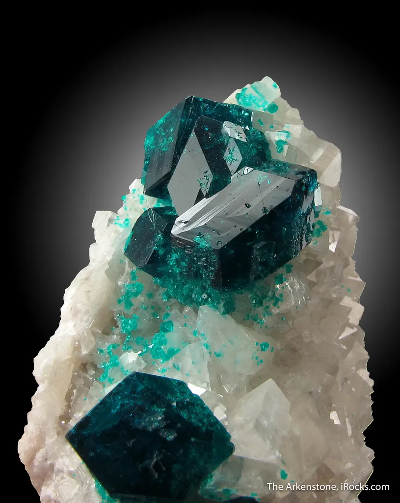Dioptase on Calcite (fluor.) image