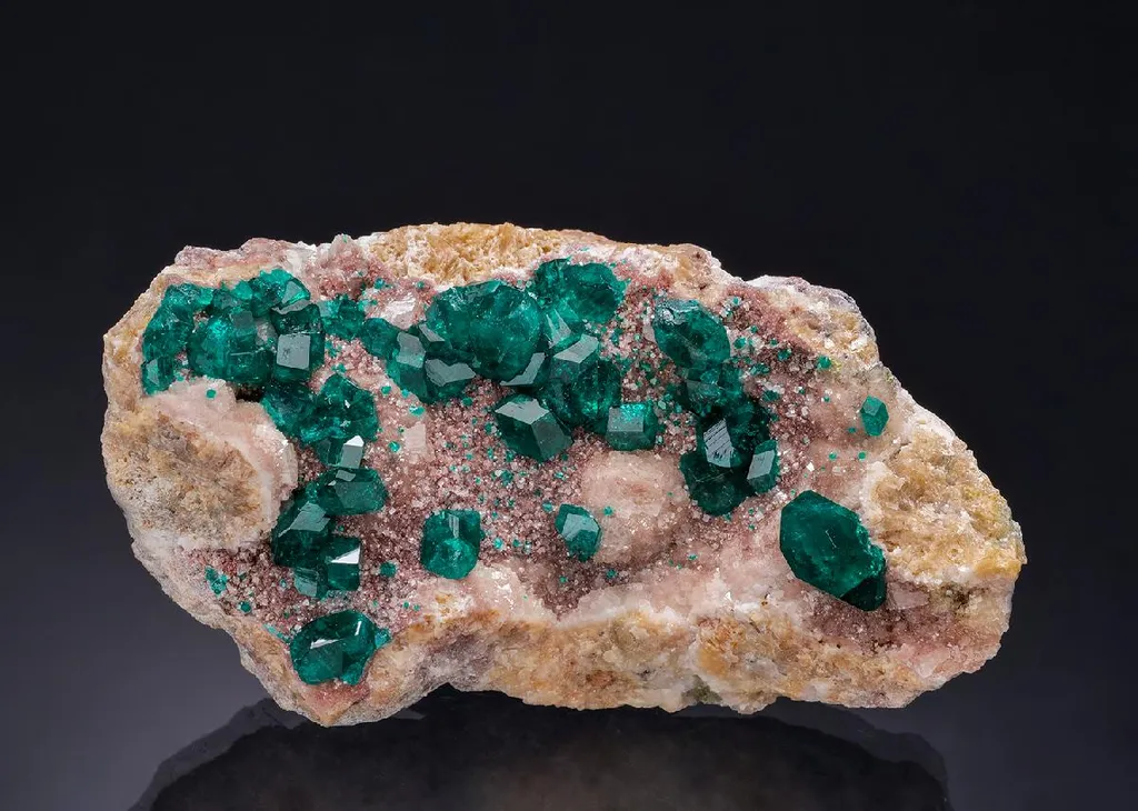 Dioptase on Dolomite image