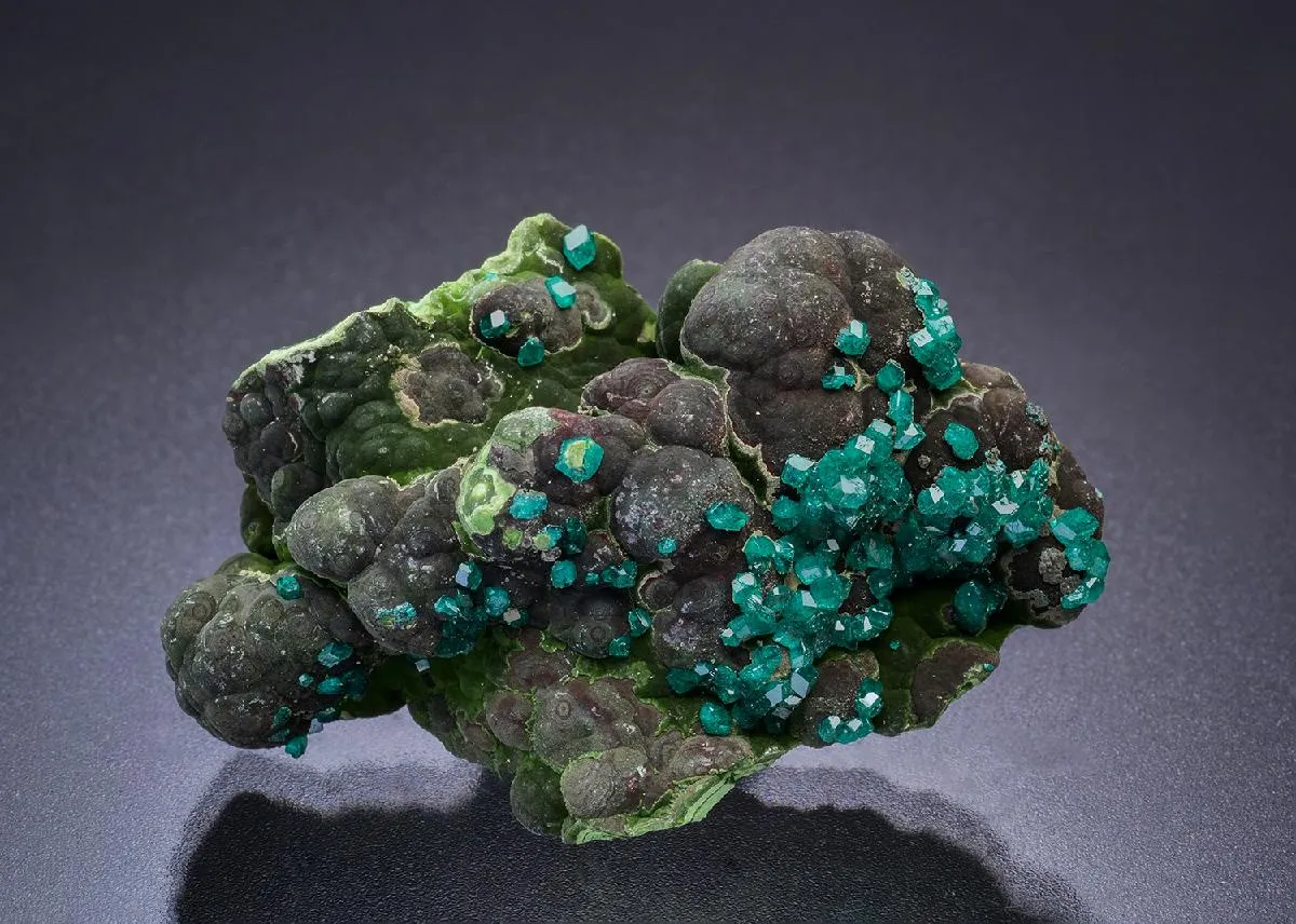 Dioptase on Mottramite - image 1