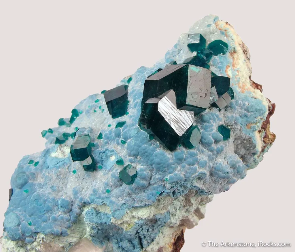 Dioptase on Plancheite - image 4