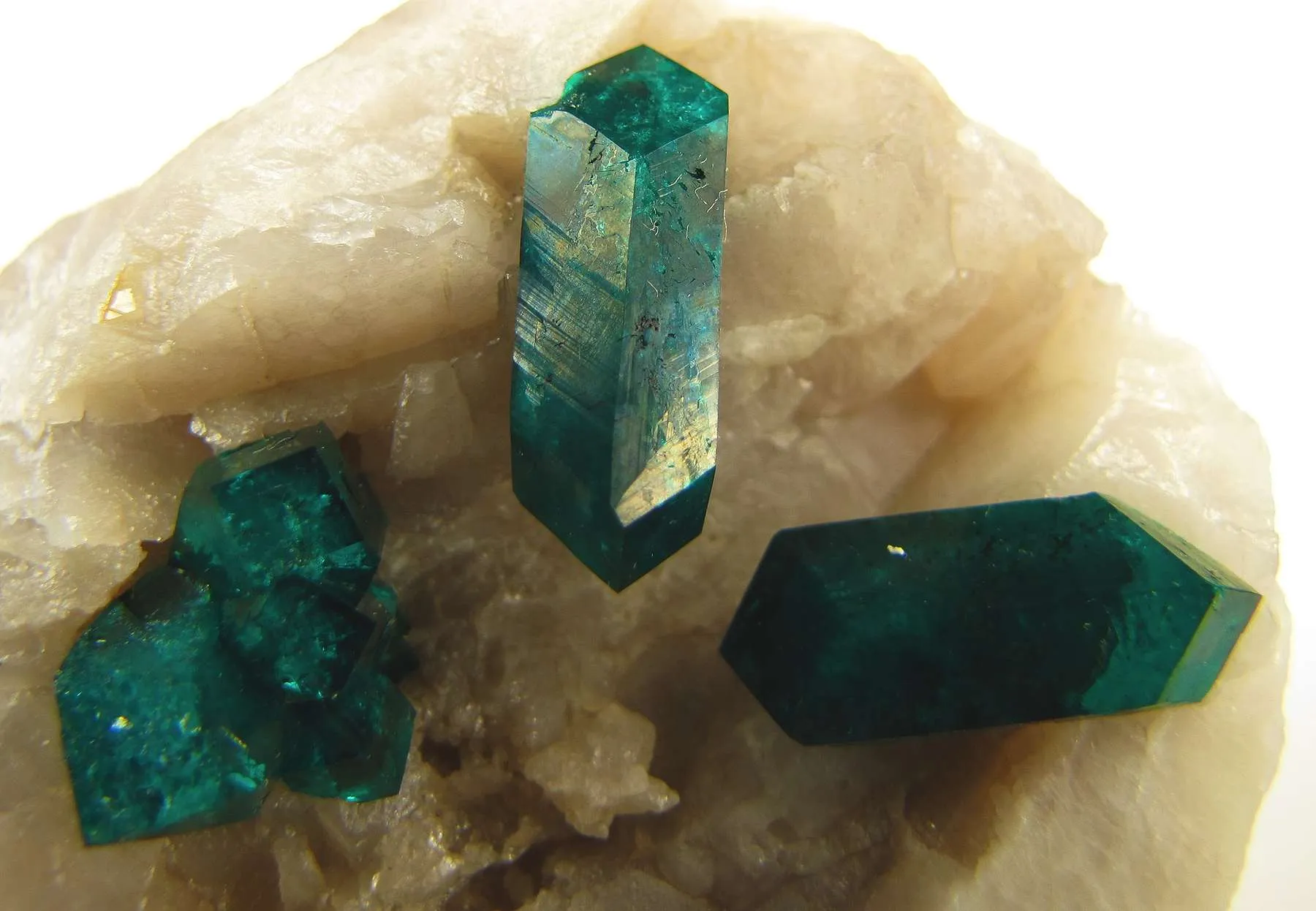 Dioptase on Quartz - image 4