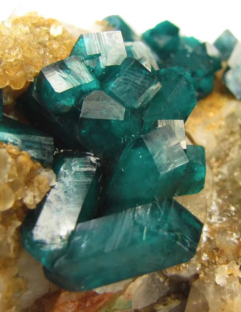 Dioptase on Quartz - image 4