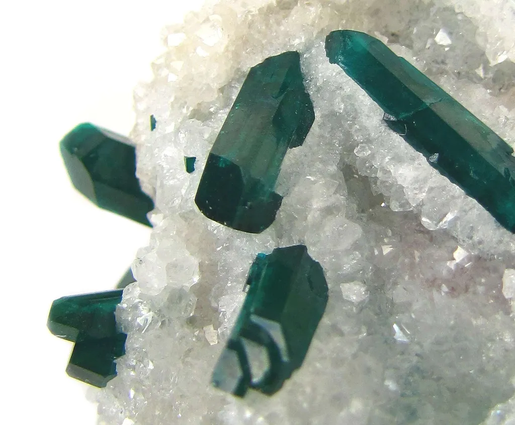 Dioptase on Quartz - image 3