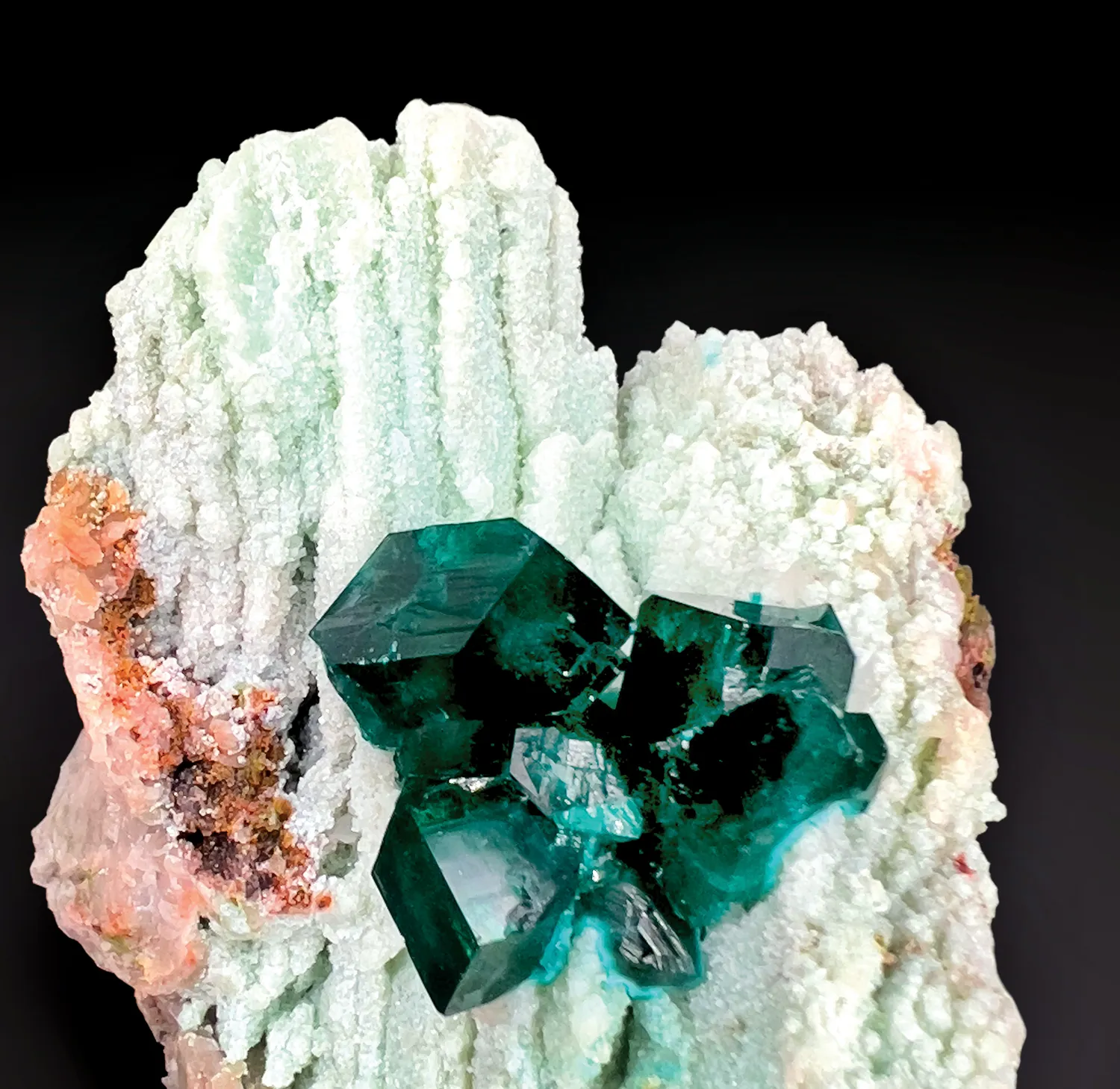 Dioptase on Smithsonite - image 1