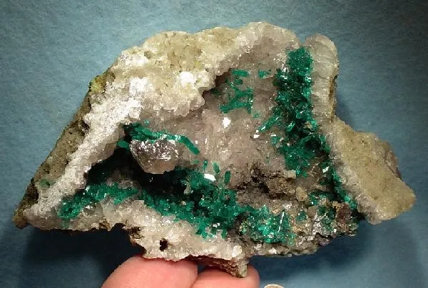 Dioptase, Quartz, Cerussite image