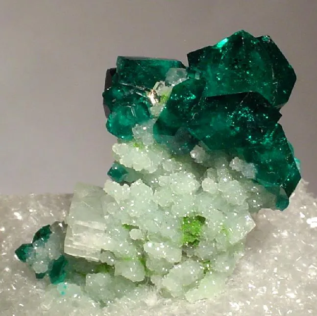 Dioptase, Smithsonite, Calcite image