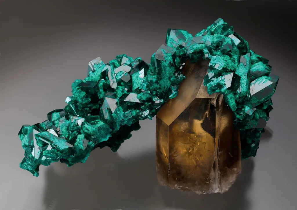 Dioptase, smoky Citrine Quartz image