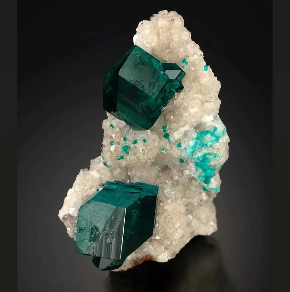 Dioptase Tsumeb image
