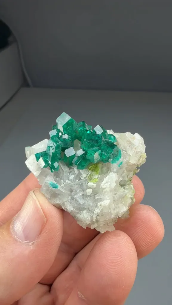 Dioptase with Calcite - image 2