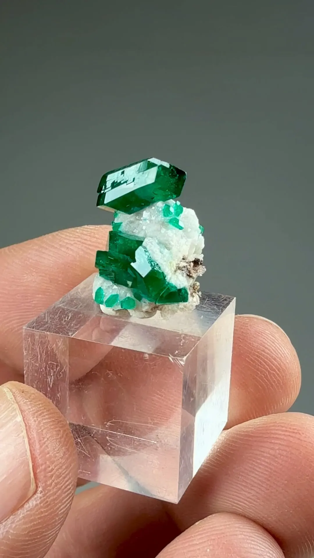 Dioptase with Calcite - image 2