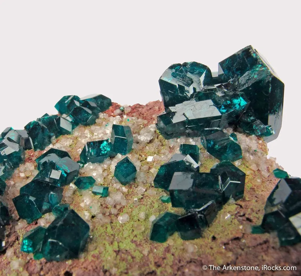 Dioptase with Calcite and Duftite image