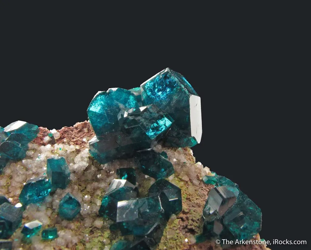 Dioptase with Calcite and Duftite - image 4