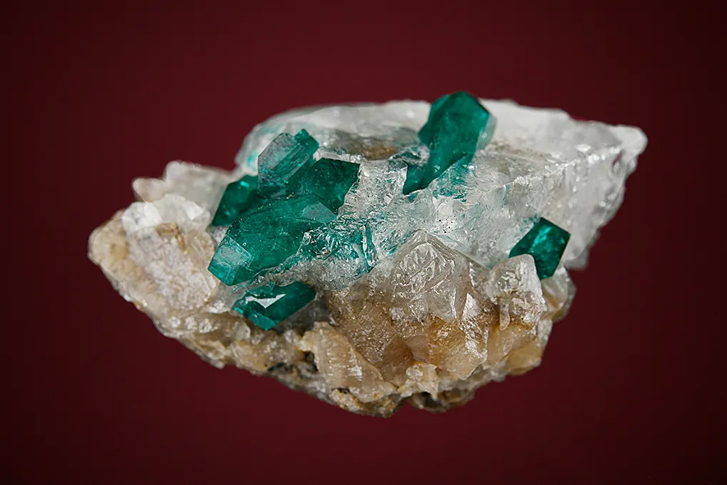 Dioptase with Calcite - image 4