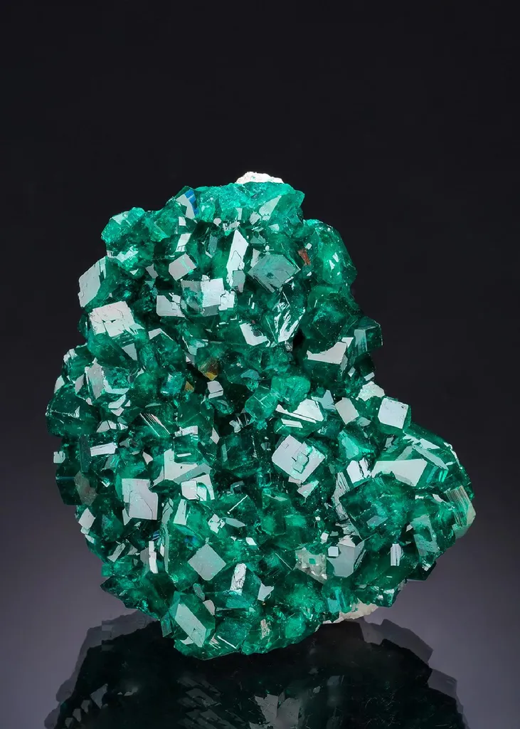 Dioptase with Calcite image
