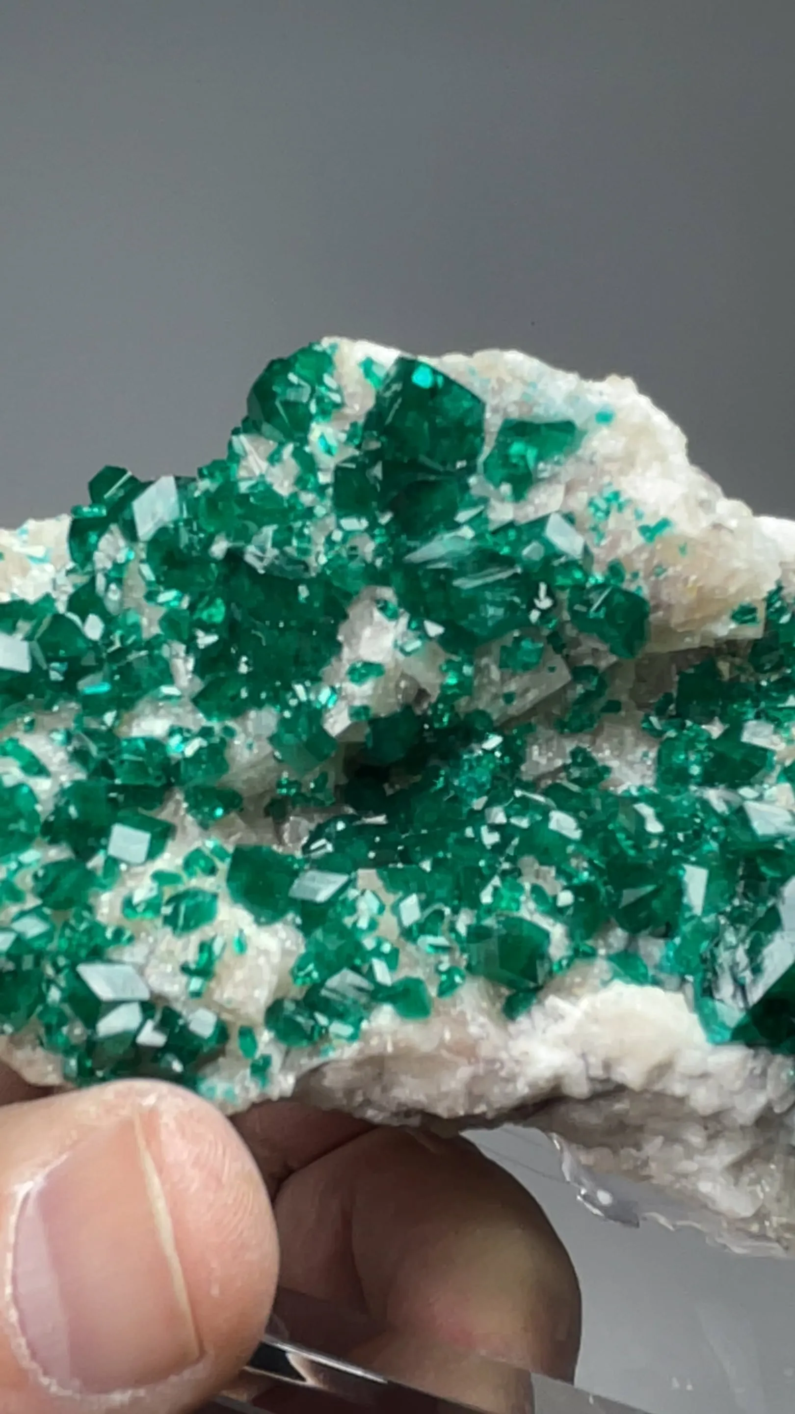 Dioptase with Calcite - image 2