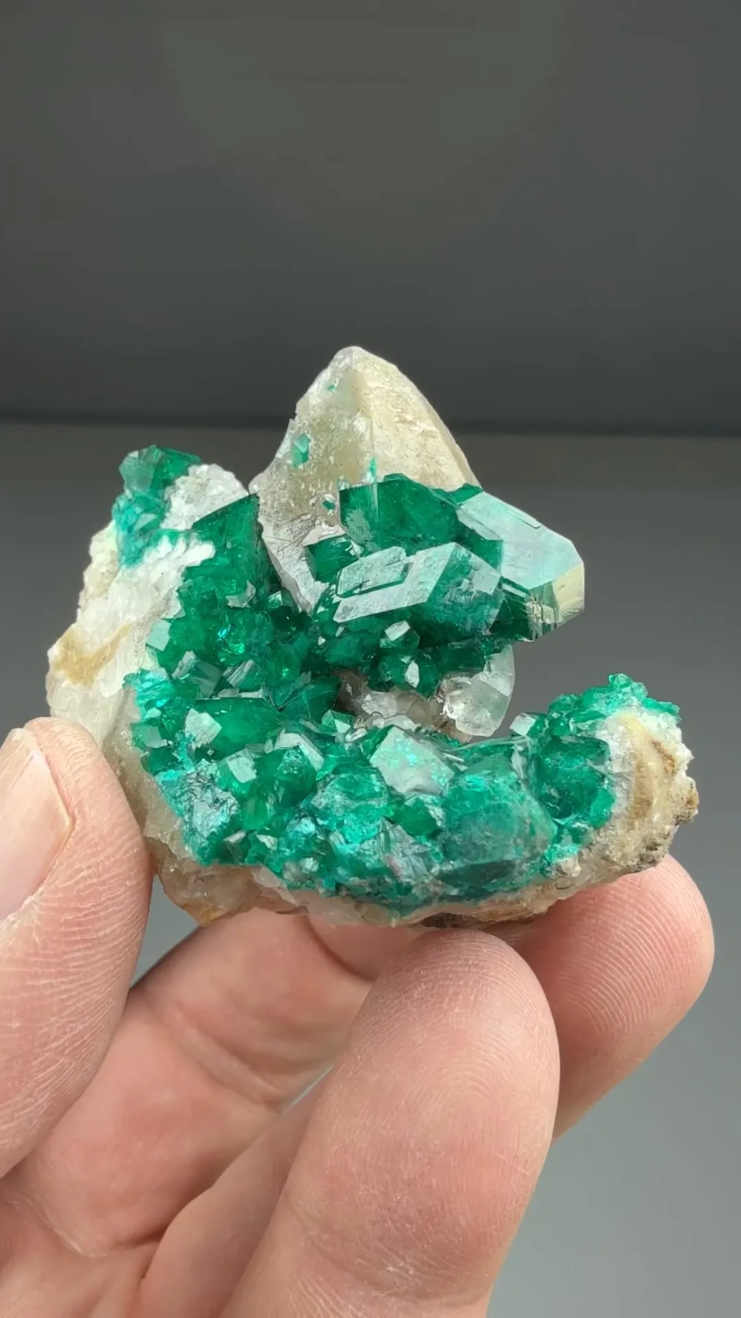 Dioptase with Calcite - image 2