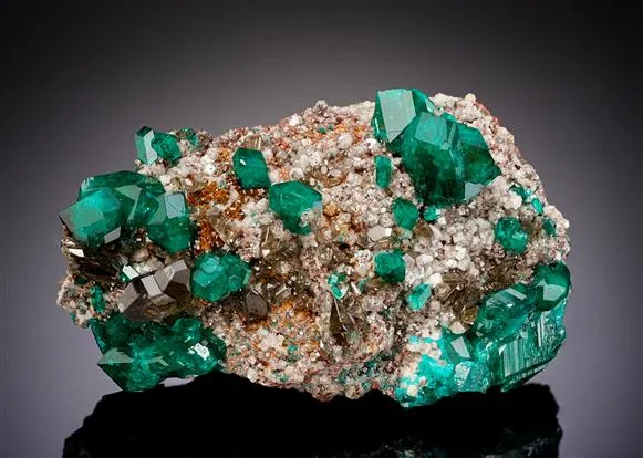 Dioptase with Cerussite image