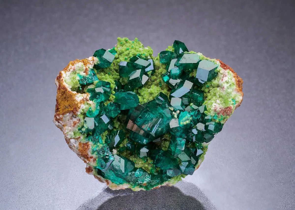 DIOPTASE with DUFTITE - image 1