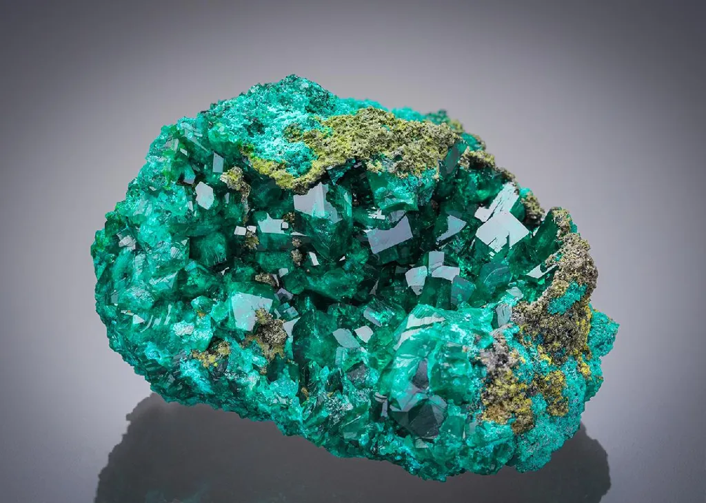 Dioptase with FORNACITE image