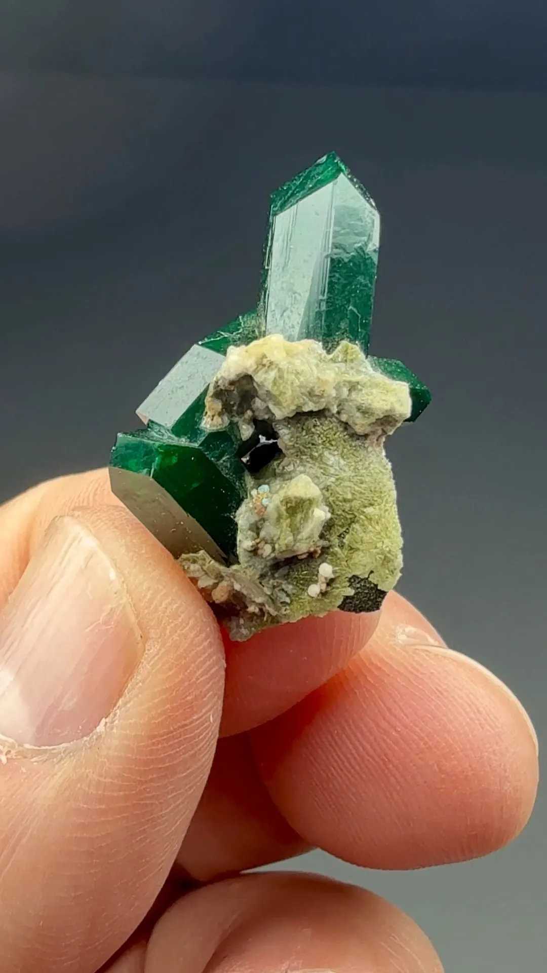 Dioptase with Plancheite - image 2
