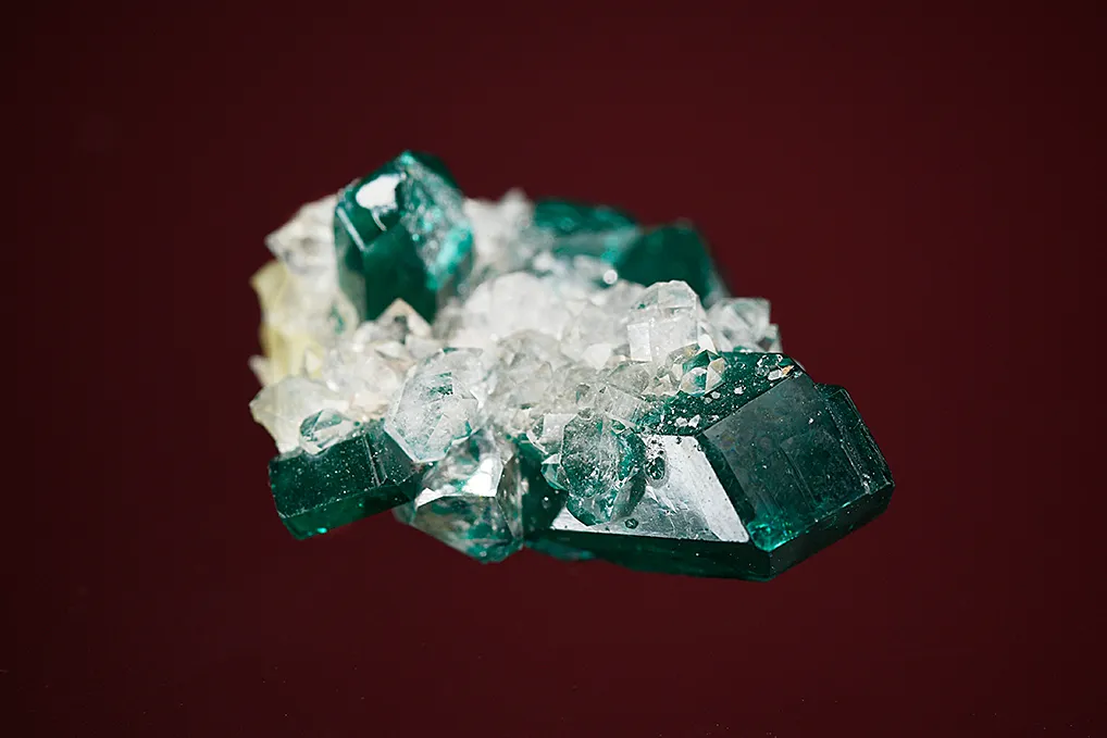 Dioptase with Quartz - image 3