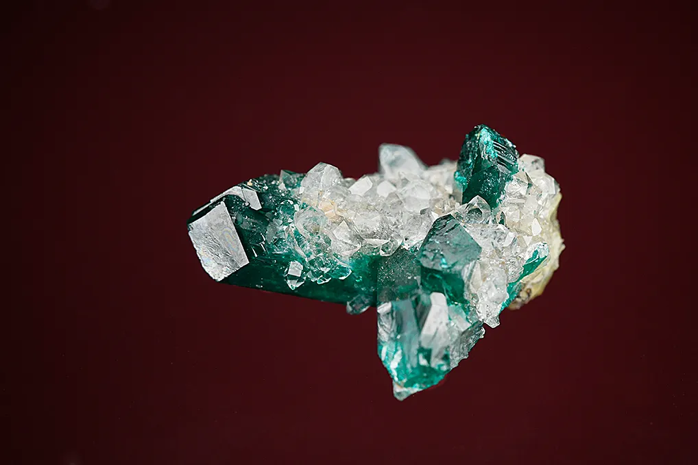 Dioptase with Quartz - image 4