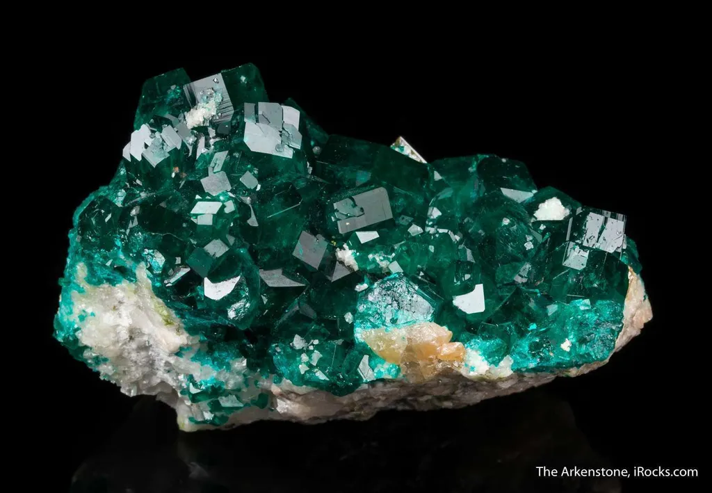 Dioptase with Wulfenite and Molybdofornacite - image 7
