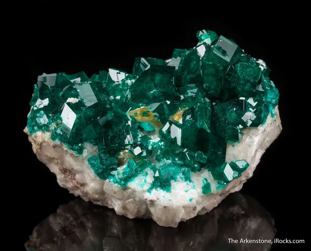 Dioptase with Wulfenite and Molybdofornacite - image 3