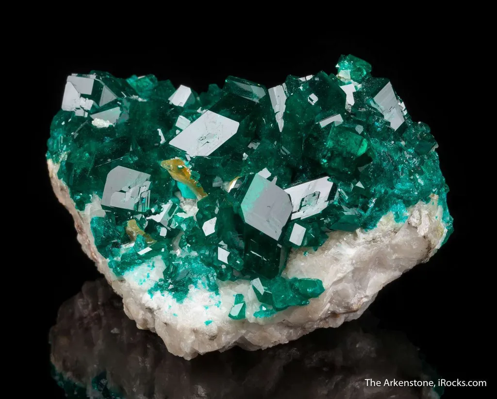 Dioptase with Wulfenite and Molybdofornacite - image 4