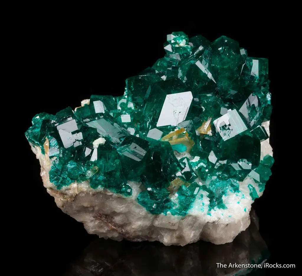 Dioptase with Wulfenite and Molybdofornacite - image 5