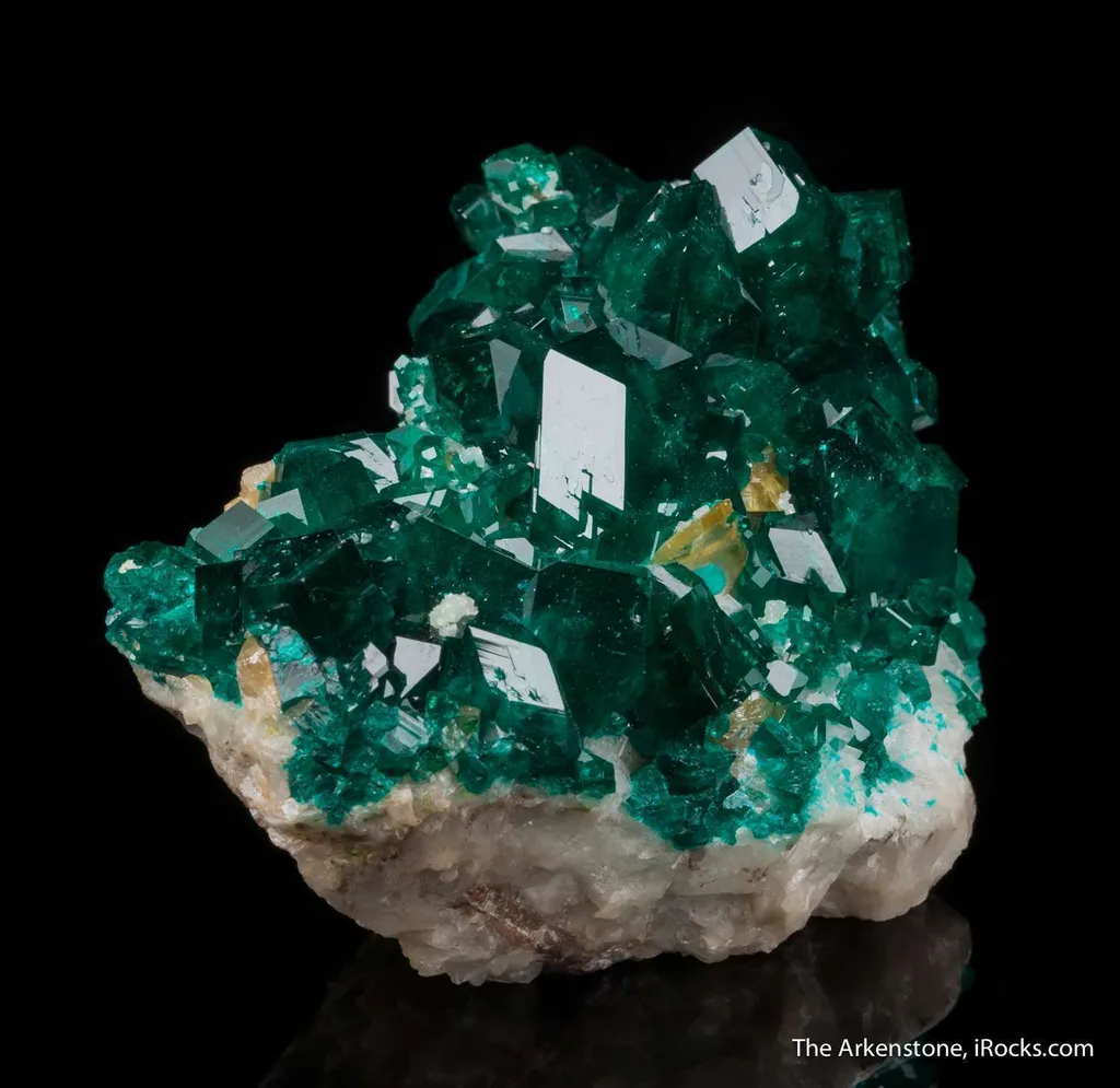 Dioptase with Wulfenite and Molybdofornacite - image 6
