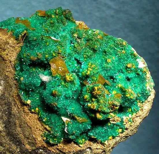 Dioptase, Wulfenite - image 2