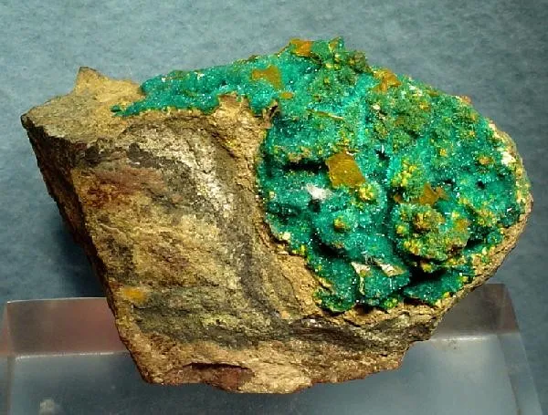 Dioptase, Wulfenite image