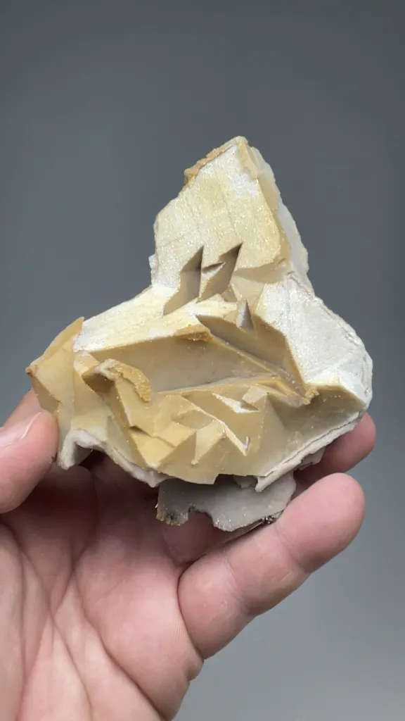 Dolomite cast after Calcite - image 2