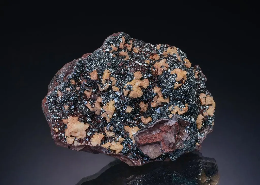 Dolomite on HERMATITE var. Specularite image