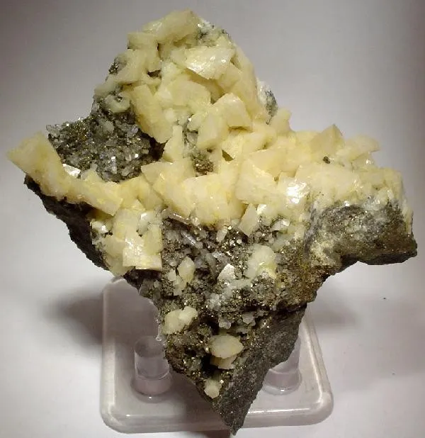 Dolomite, Pyrite, Quartz image