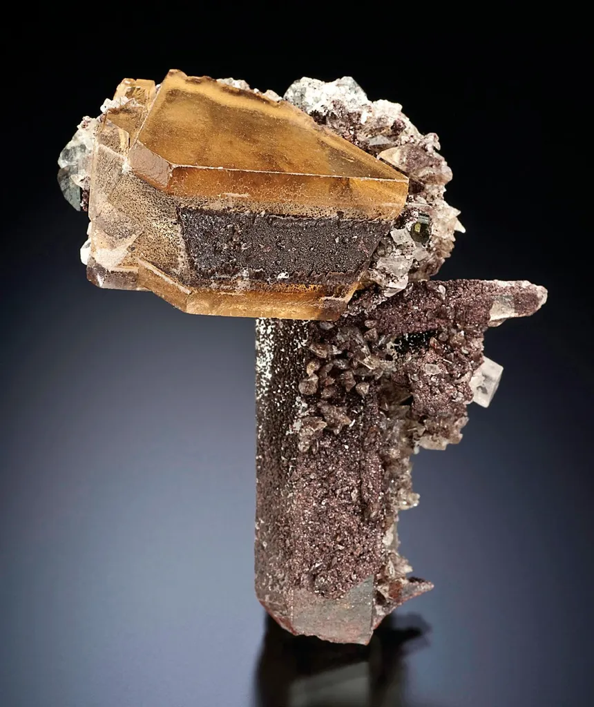 Dolomite, Quartz, Magnesite, Hematite image