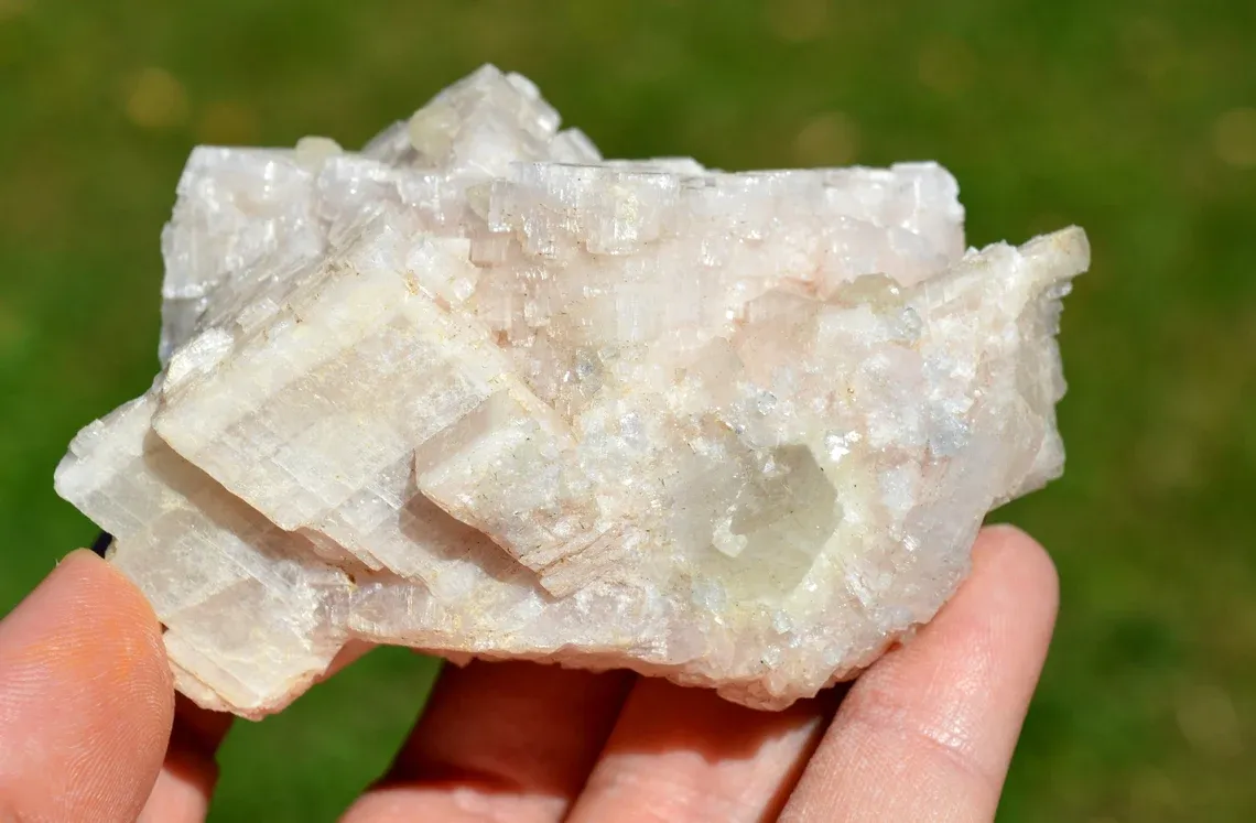 Dolomite var. Cobalto-dolomite & Calcite 330 grams - Bou Azzer East deposit, Drâa-Tafilalet, Morocco - image 4