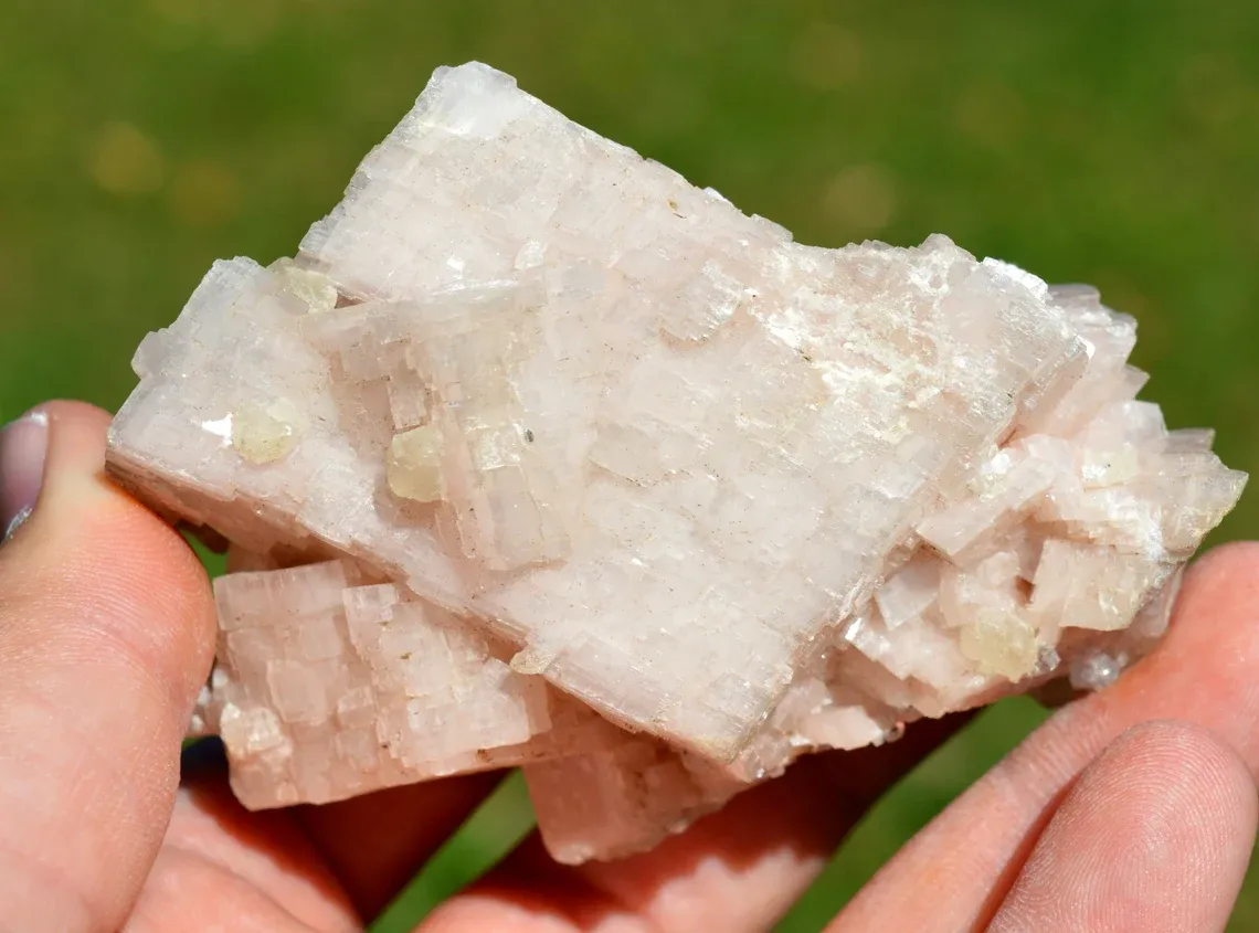 Dolomite var. Cobalto-dolomite & Calcite 330 grams - Bou Azzer East deposit, Drâa-Tafilalet, Morocco - image 3