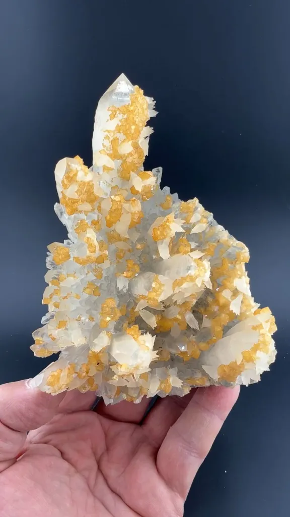 Dolomite with Calcite, Quartz image