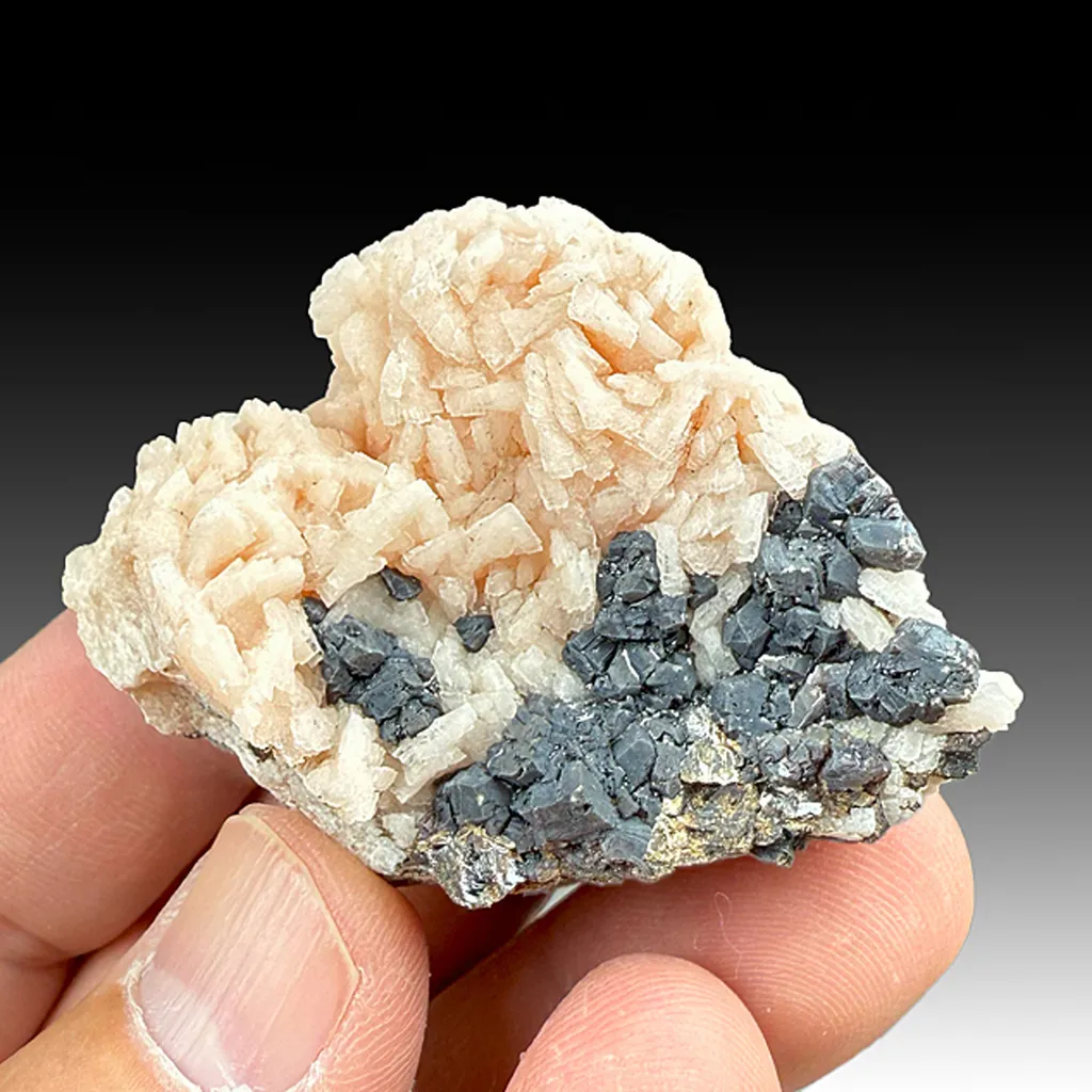 Dolomite with Sphalerite image