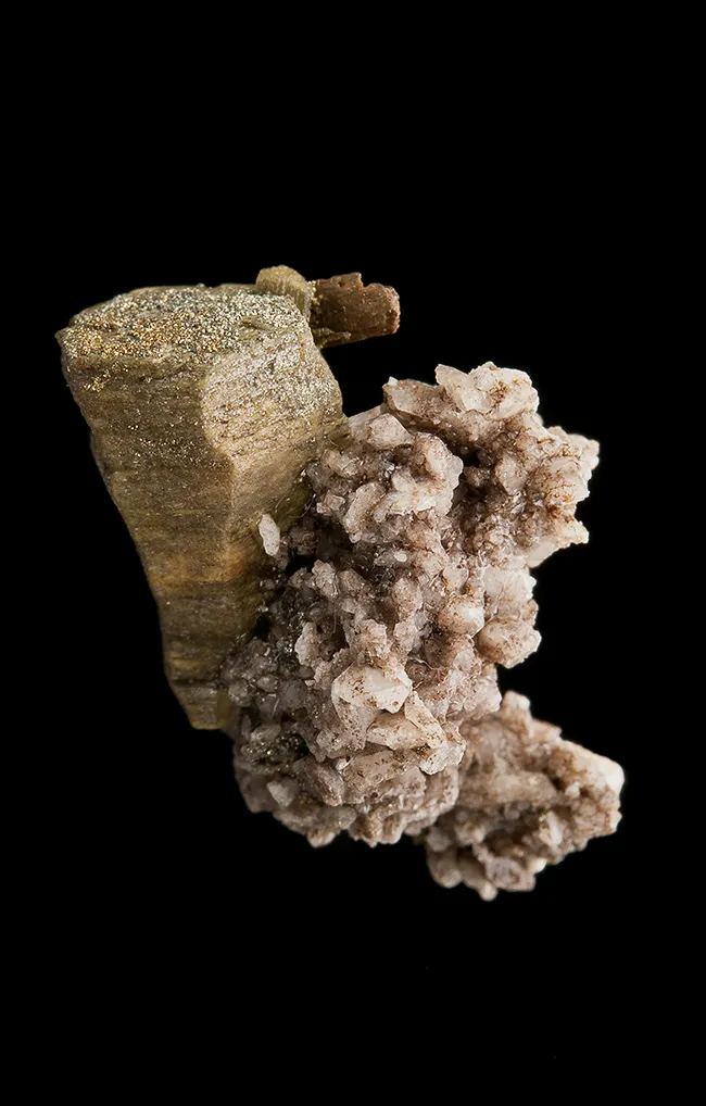Donnayite-(Y) on Calcite image