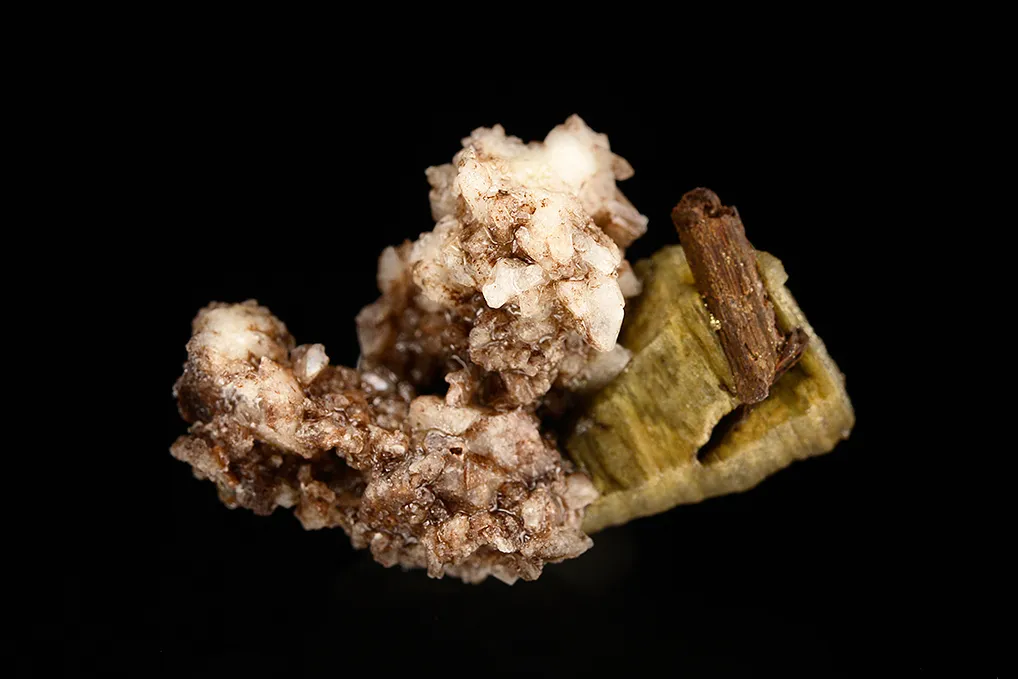 Donnayite-(Y) on Calcite - image 3
