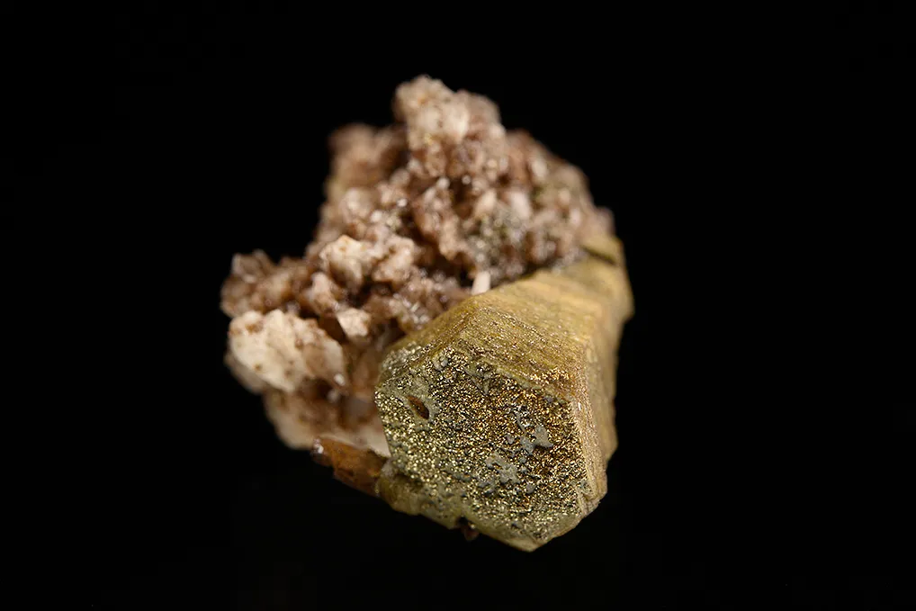 Donnayite-(Y) on Calcite - image 5