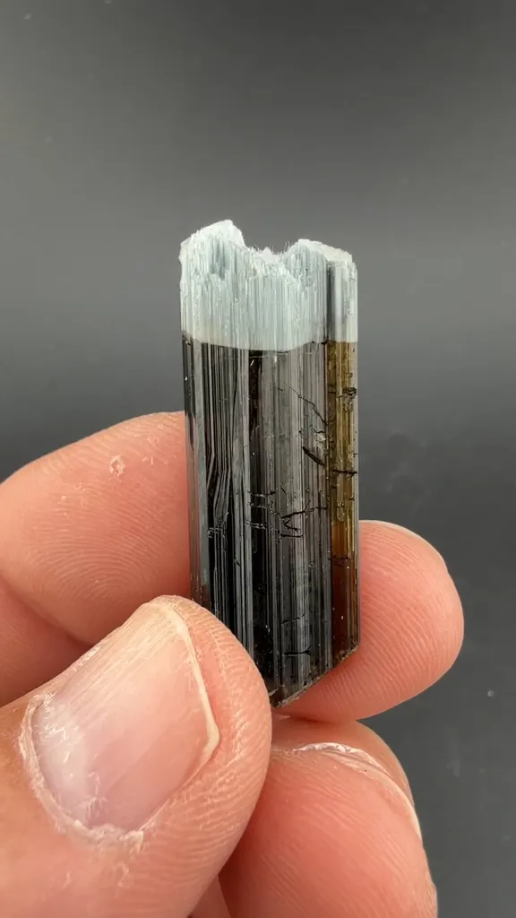 Dravite image