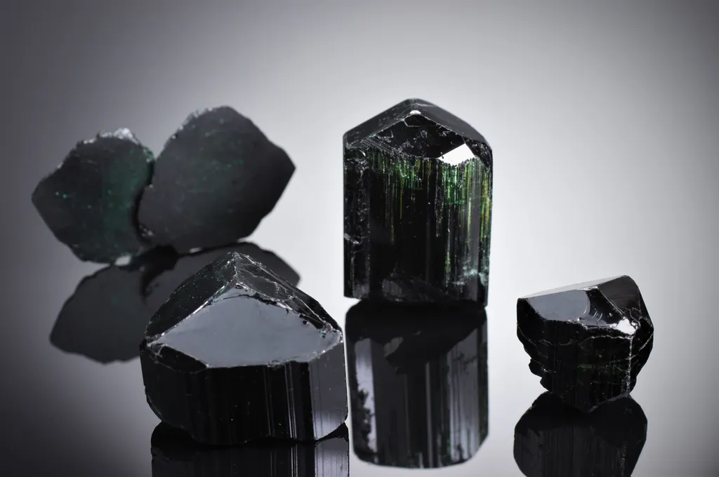 Dravite image