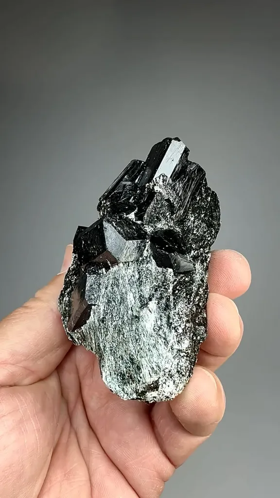 Dravite - image 2