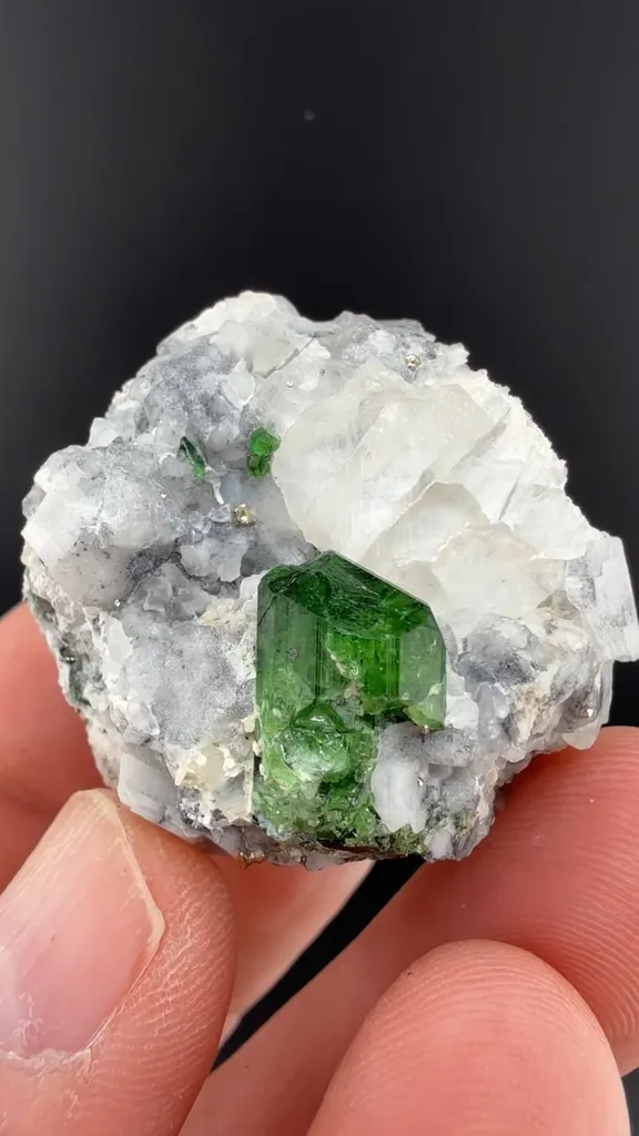 Dravite image
