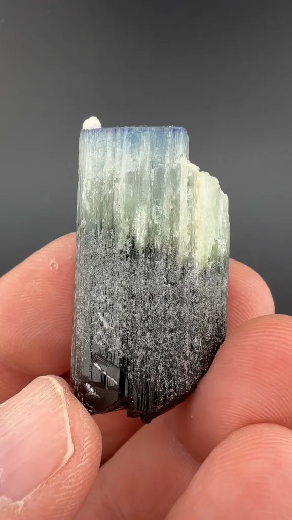 Dravite image