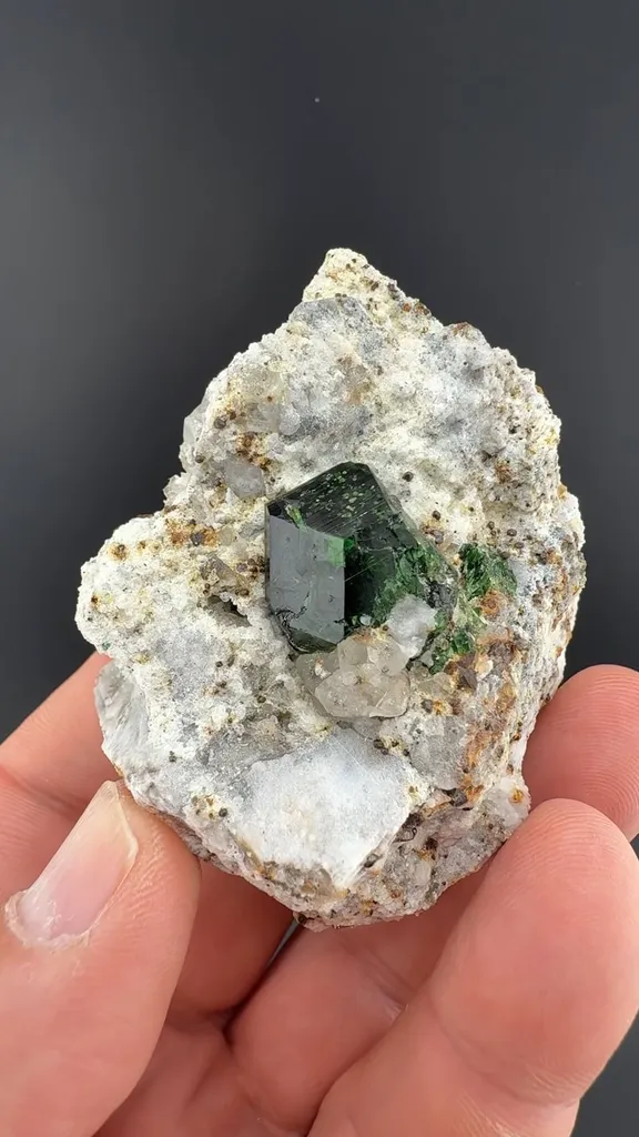 Dravite image